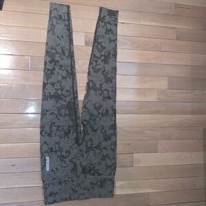 Gym shark green camo leggings
